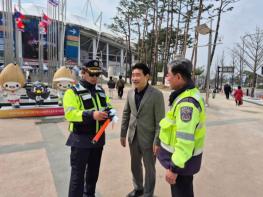 김운남 고양특례시의회 의장, 콜드플레이 공연 현장 찾아 안전관리 점검 및 요원 격려 기사 이미지