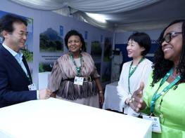 이동환 고양시장, 람사르총회서 UNDP·ADB 관계자와 잇따라 만나…“습지보전 위한 국제연대와 협력 강조” 기사 이미지
