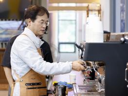 이동환 고양시장, 직원 가족과 함께 즐기는 ‘커피 한 잔의 여유' 기사 이미지