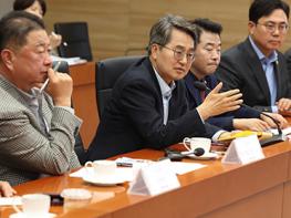 김동연 “경기도, 파주시, LG디스플레이는 한 팀. K-디스플레이 발전 전기될 것” 기사 이미지