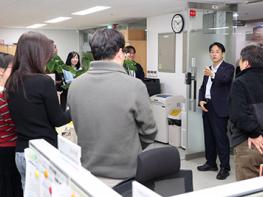 이동환 고양시장, 설 연휴 앞두고 부서 격려 방문 기사 이미지
