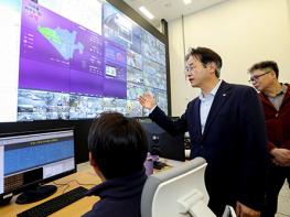 고양시, 설 연휴 첫날 안전상황근무자 격려⋅민생 현장 살펴 기사 이미지