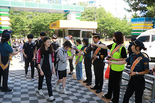 일산서부署, 덕이중학교·학부모폴리스와 함께 학교폭력 근절 및 중독성범죄 예방 등교맞이 캠페인
