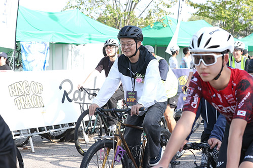 고양시 도심을 가른 자전거 질주… ‘제27회 킹오브트랙 고양특례시장배’ 성료