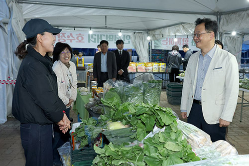 민경선 고양시장, ‘새벽시장 호수장터’ 찾아 농업인 격려